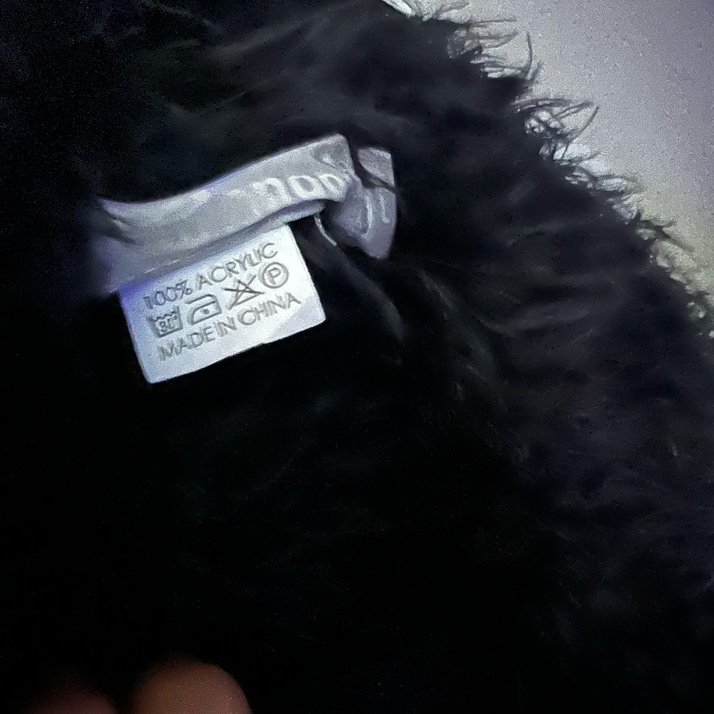 NWT Urban mango faux fur vest black women’s large. Super cute and soft